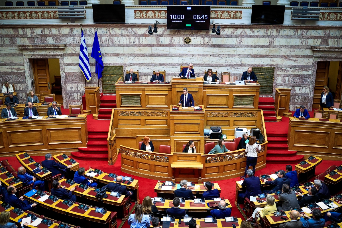 Ο κύβος ερρίφθη: Σε πολωμένο κλίμα η πρόταση δυσπιστίας