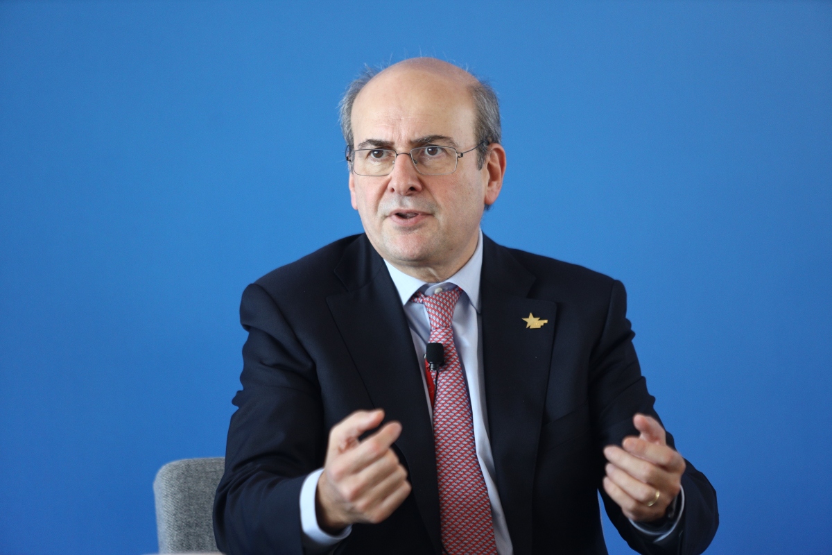 Χατζηδάκης: «Πάνω από τα 800 ευρώ ο κατώτατος μισθός»