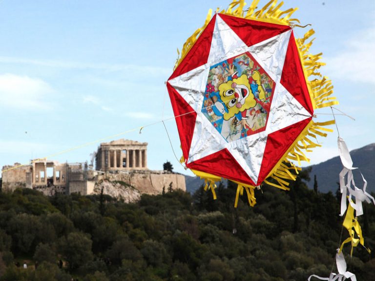 Αναχωρούν με κάθε μέσο οι εκδρομείς του τριημέρου της Καθαράς Δευτέρας [vid]