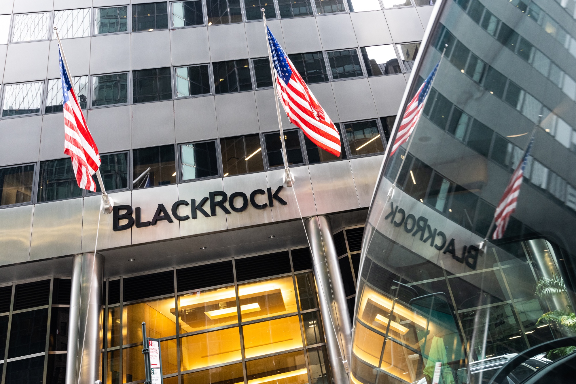 BlackRock: Πώς τα κριτήρια ESG διώχνουν τους επενδυτές