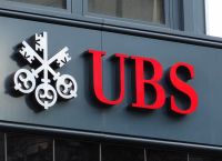 UBS: Σχέδιο για πριμοδότηση όσων φέρουν πλούσιους πελάτες