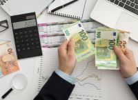 Κατώτατος μισθός: Η τελική αύξηση στο Υπουργικό Συμβούλιο της 27ης Μαρτίου – Επηρεάζονται 19 επιδόματα