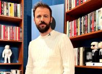 Νίκος Γκέλια: Βρήκα στη κοπέλα μου δουλειά σε διαφημιστική και έκανε σχέση με το αφεντικό της