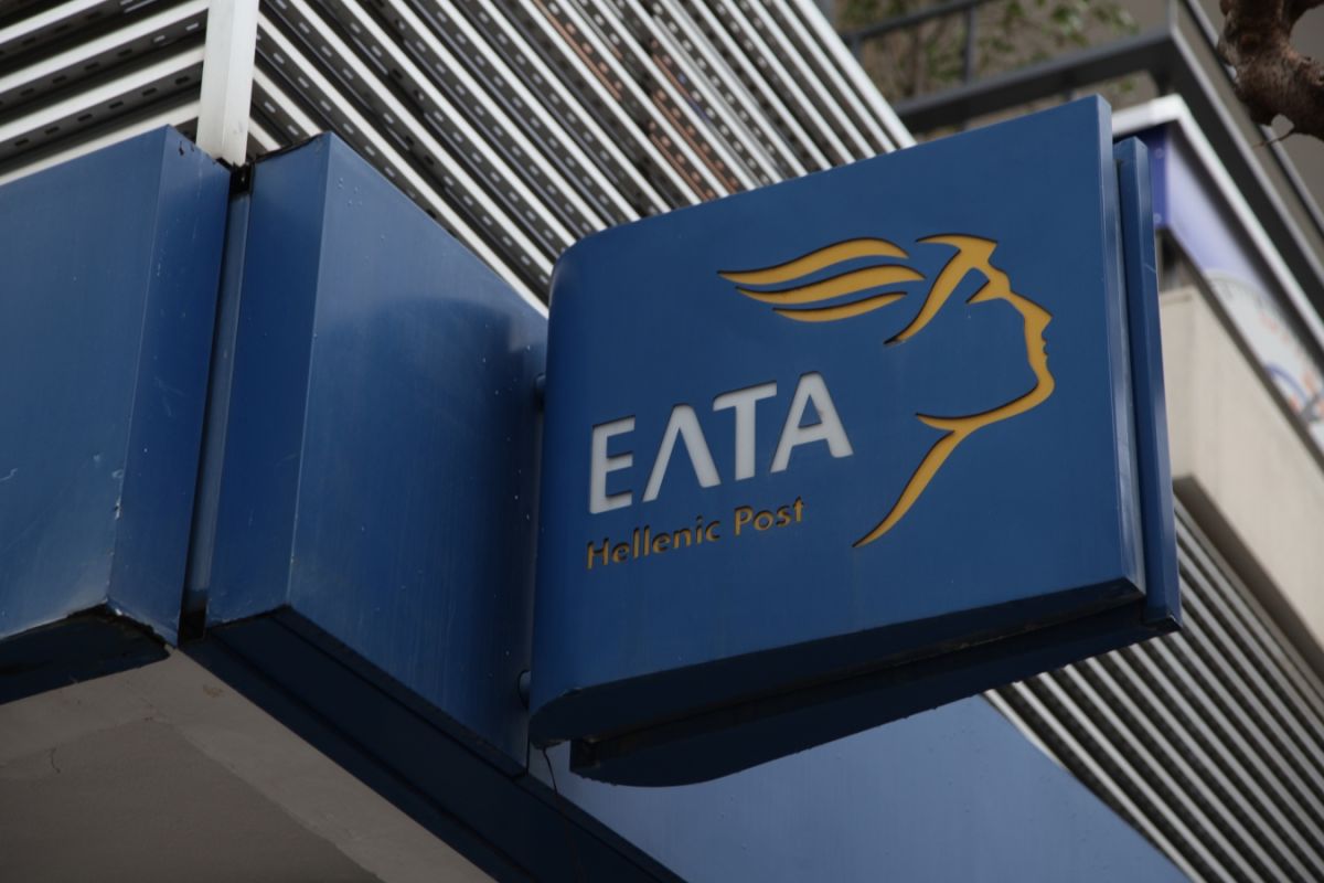 ΕΛΤΑ Μπουρναζίου: Υπάλληλοι εκτέθηκαν σε ύποπτο φάκελο με φιαλίδια – Κατέληξαν στο νοσοκομείο