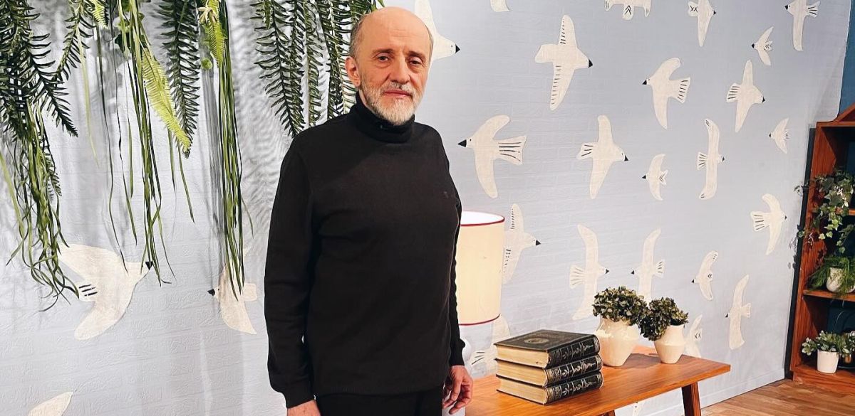 Μάνος Βακούσης: «Στα 16 αυτονομήθηκα, δούλευα σε νεκροτομείο έπλενα σώματα νεκρών»