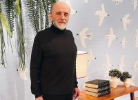 Μάνος Βακούσης: «Στα 16 αυτονομήθηκα, δούλευα σε νεκροτομείο έπλενα σώματα νεκρών»