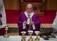 Πάπας Φραγκίσκος: το να αναφέρεσαι στους φτωχούς δεν σε κάνει κομμουνιστή