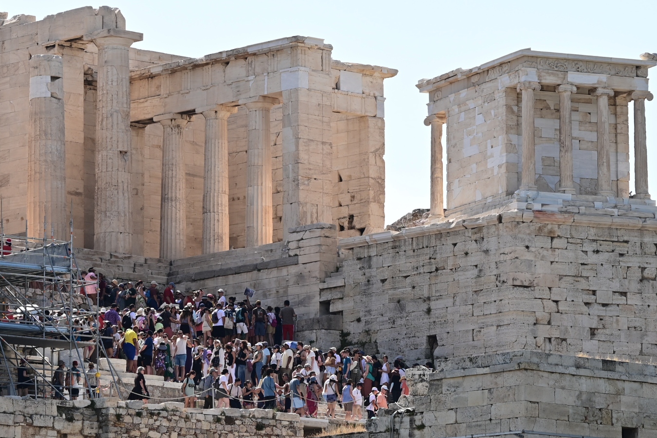 CNN για Ελλάδα: Ο «ασθενής» της Ευρώπης θεραπεύτηκε, είναι πλέον χώρα – πρότυπο για την ΕΕ