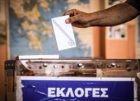 Δημοσκοπήσεις: Η αντιπολίτευση δεν καρπώνεται τη φθορά της κυβέρνησης