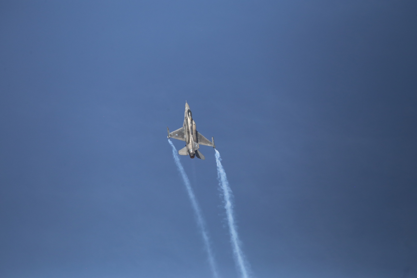 Πτώση F-16 νότια της Χαλκιδικής: Περισυνελέγη σώος ο πιλότος και μεταφέρθηκε στο 251 ΓΝΑ