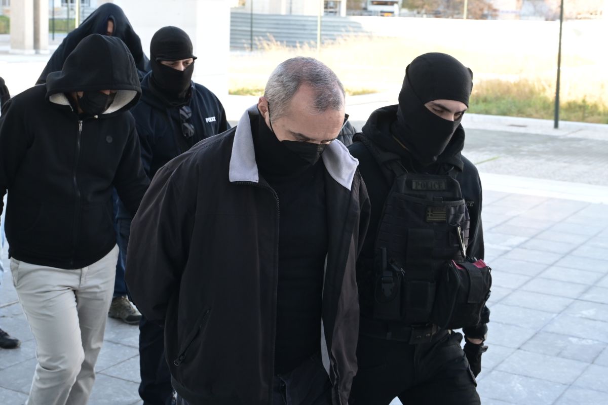 Κολωνός: Ξεσπά η μεγαλύτερη αδερφή της 12χρονης -Βιάζεται ένα μωρό και το τέρας λέει ότι ήταν ερωτευμένος