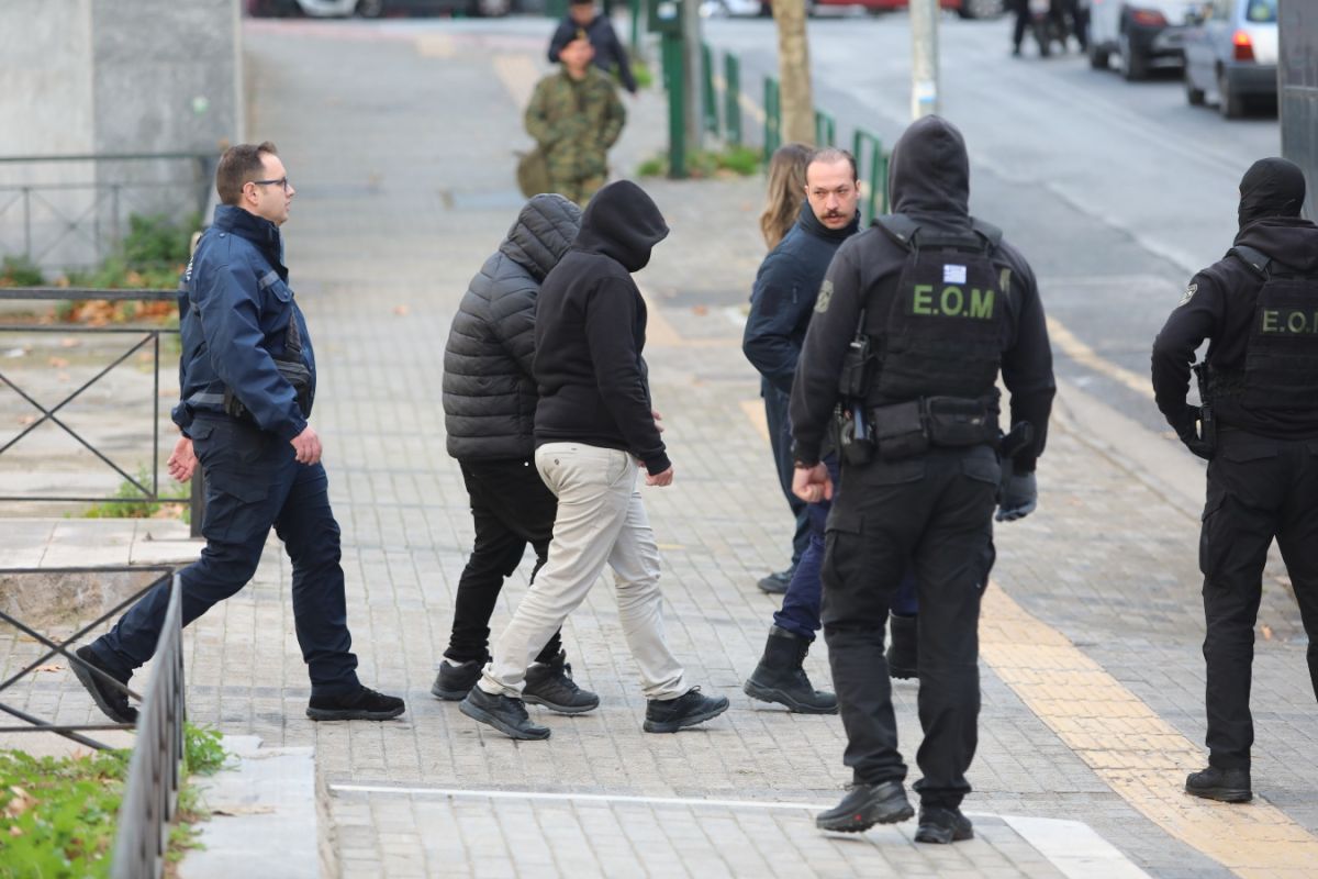 Ενοχή για 22 «πελάτες», αθώωση Μίχου για βιασμό και μαστροπεία και καταδίκη της μητέρας της 12χρονης
