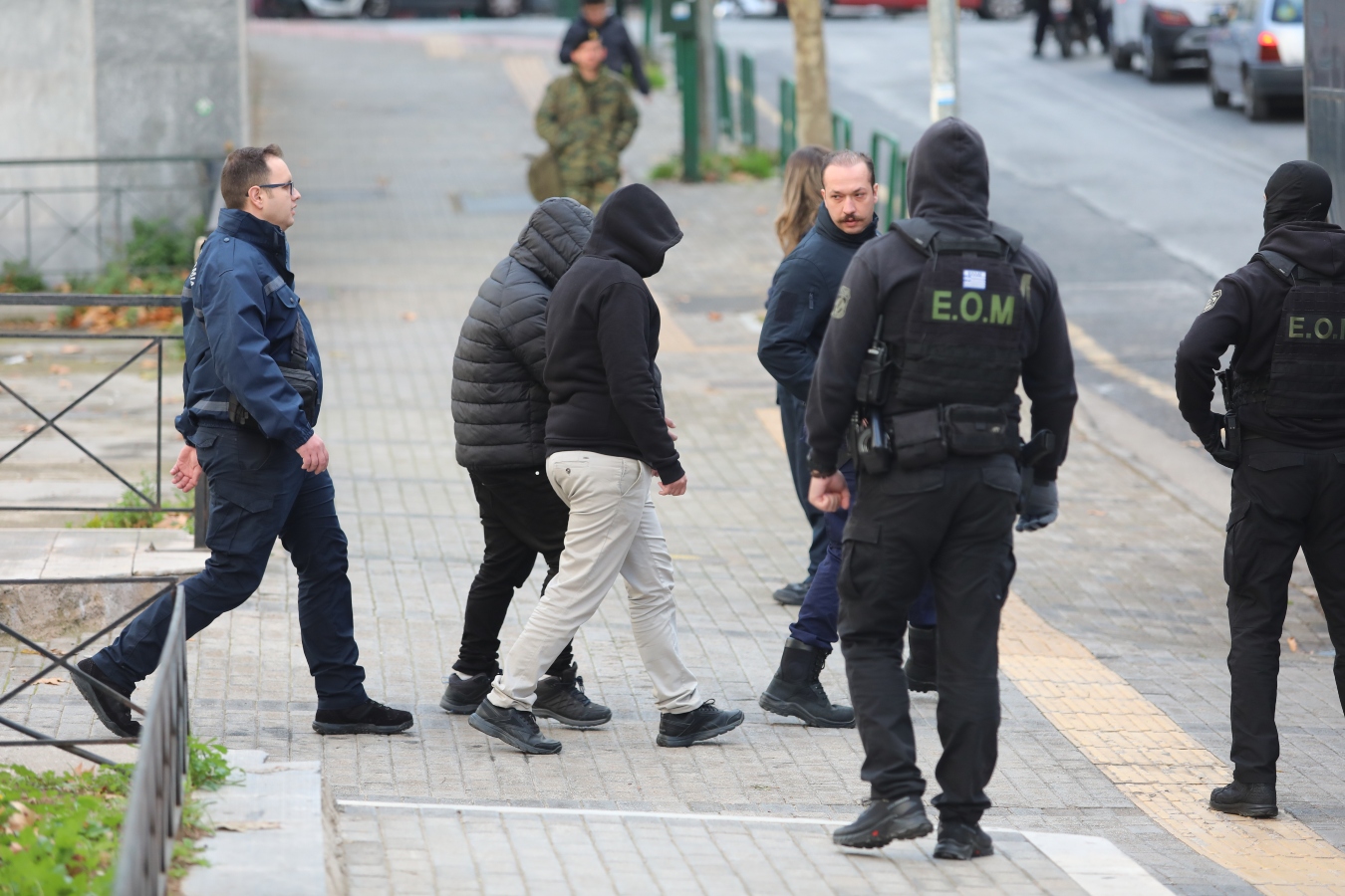Ενοχή για 22 «πελάτες», αθώωση Μίχου για βιασμό και μαστροπεία και καταδίκη της μητέρας της 12χρονης