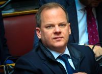 Πρόταση δυσπιστίας: Την ώρα των κεντρικών δελτίων η ομιλία του Κώστα Καραμανλή