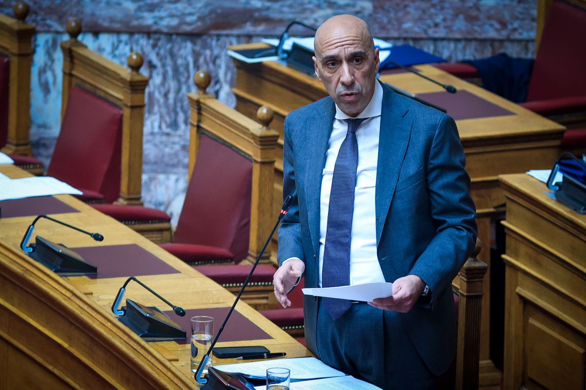Μπρατάκος: Πρόταση δυσπιστίας με πρόσχημα αόριστα υπονοούμενα