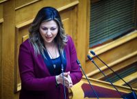 Ζαχαράκη: Ουσιαστική παρέμβαση η αύξηση του κατώτατου μισθού