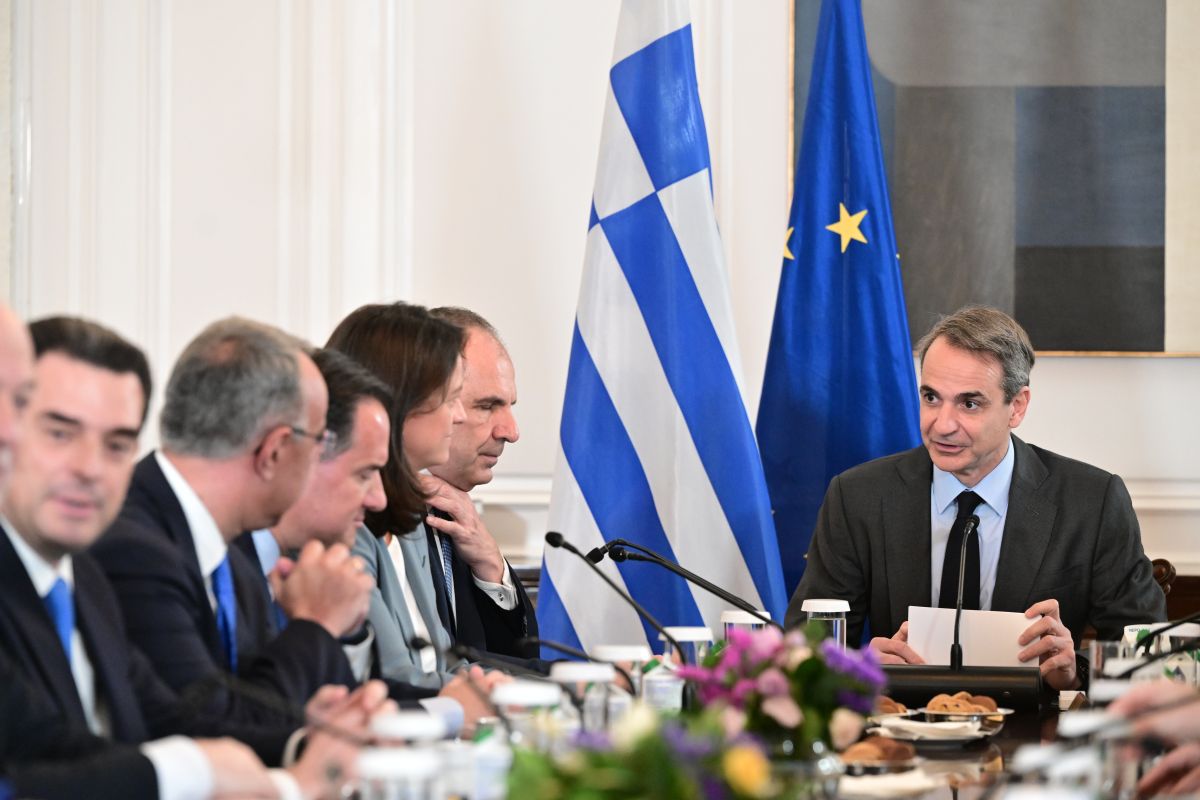 Τα ραντεβού Μητσοτάκη στο Μαξίμου με υπουργούς – Η «επανεκκίνηση» με ανασχηματισμό [vid]