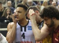 Χαμός μετά το τέλος του αγώνα του ΠΑΟΚ με την ΑΕΚ