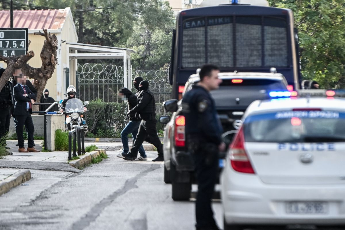 Aπολογούνται οι συλληφθέντες για συμμετοχή στην οργάνωση «Σύμπραξη εκδίκησης»