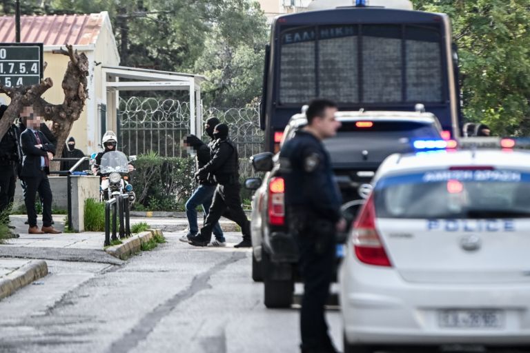 Aπολογούνται οι συλληφθέντες για συμμετοχή στην οργάνωση «Σύμπραξη εκδίκησης»