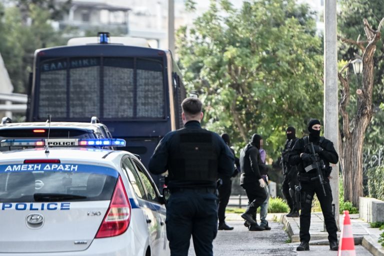 «Σύμπραξη Εκδίκησης»: Προφυλακιστέοι οι έξι συλληφθέντες – Σε ποιες υποθέσεις εμπλέκονται