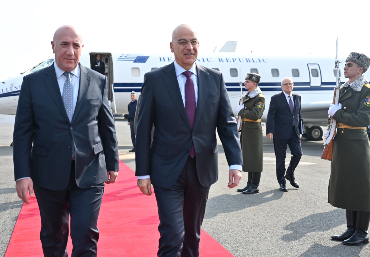 Δένδιας από Αρμενία: Στο επίκεντρο η ενίσχυση των διμερών αμυντικών σχέσεων