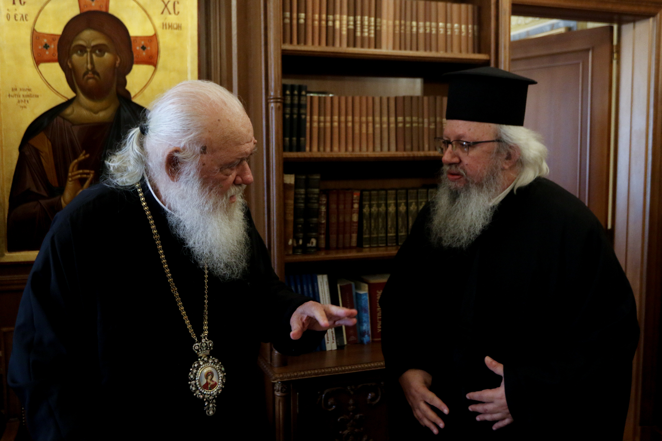Μητροπολίτης Θεσσαλονίκης για την αφίσα με την εσταυρωμένη: Προσβλητική, απεικονίζει την Παναγία