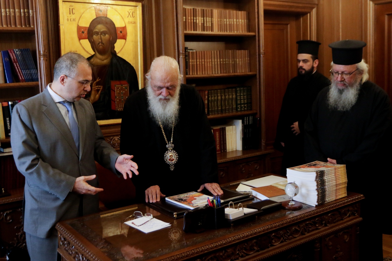 Η πρώτη αντίδραση της Εκκλησίας για τον γάμο ομόφυλων ζευγαριών – Τι αποφασίστηκε