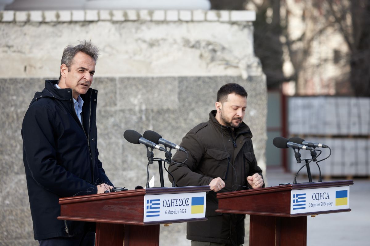 Ζελένσκι: Ο Πούτιν πρέπει να είναι άρρωστος για να ρίξει πύραυλο μερικά μέτρα από τον Έλληνα πρωθυπουργό