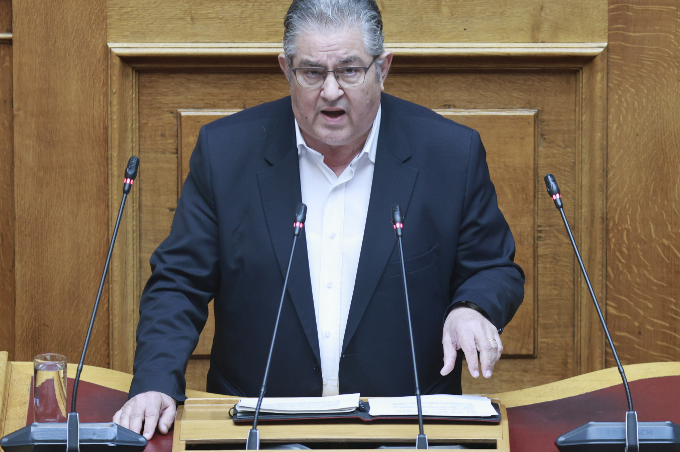 Ούτε σκέψη συγγνώμης από Κουτσούμπα για το «sugar daddies»–Σκληρή απάντηση Μητσοτάκη από το βήμα της Βουλής
