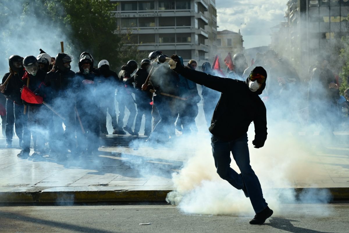 Πανεκπαιδευτικό: 16 τραυματίες από τα επεισόδια, ανάμεσά τους και αστυνομικοί – Τρεις συλλήψεις
