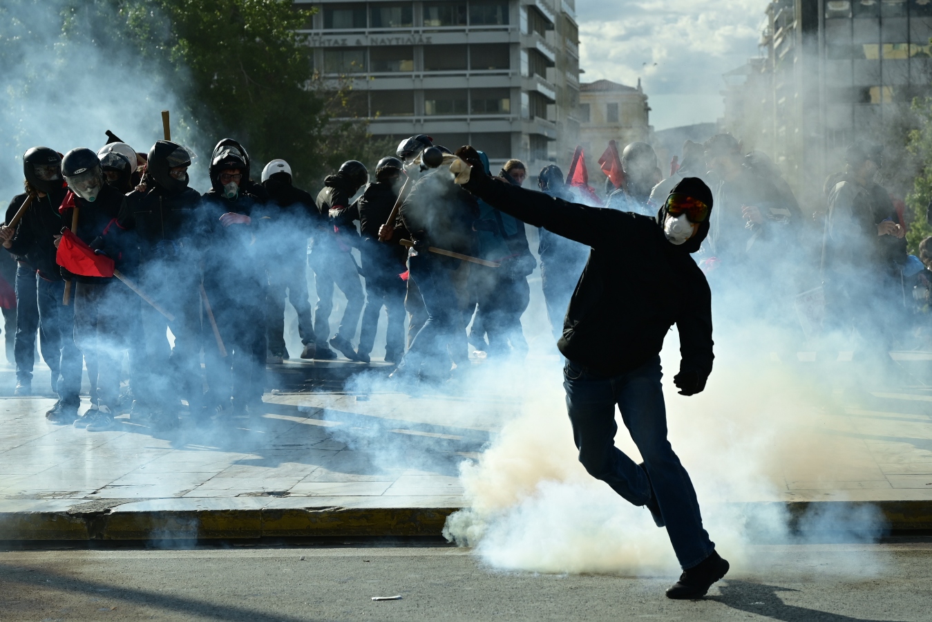 Πανεκπαιδευτικό: 16 τραυματίες από τα επεισόδια, ανάμεσά τους και αστυνομικοί – Τρεις συλλήψεις