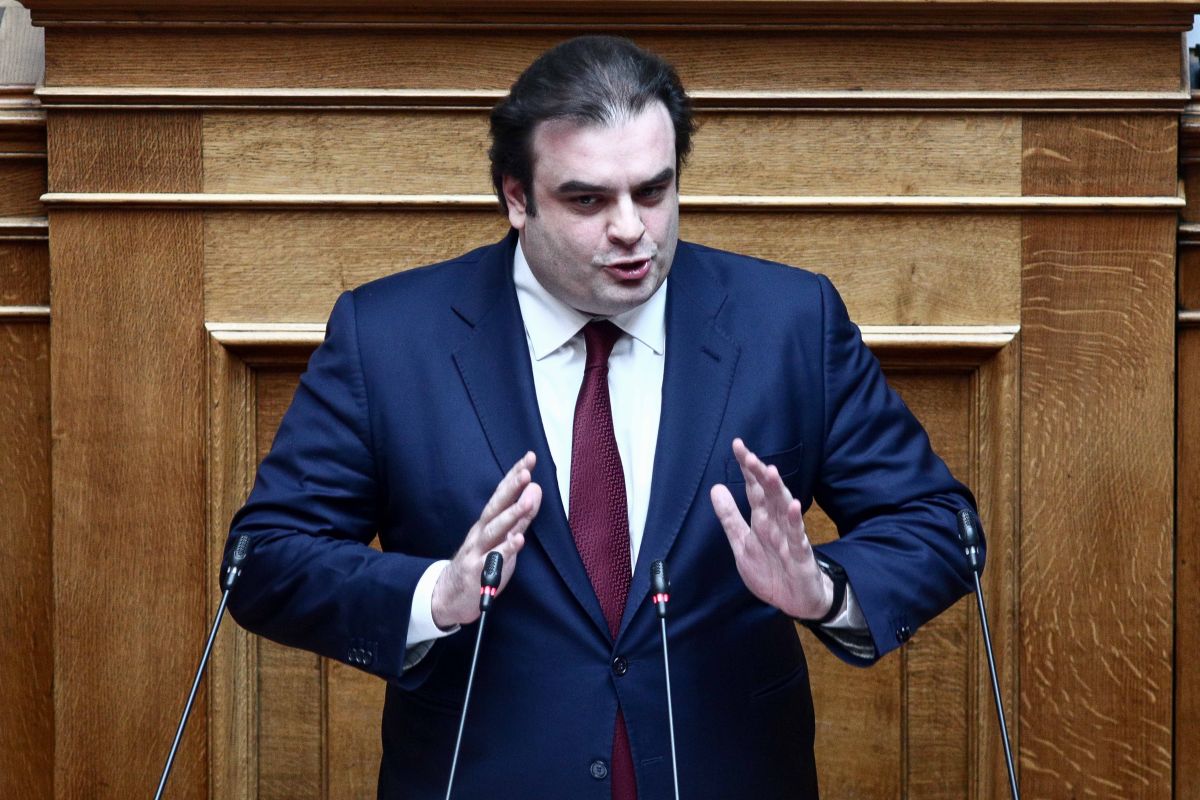 Πιερρακάκης προς εκπαιδευτικούς: Αξιολόγηση ή στέρηση μισθού