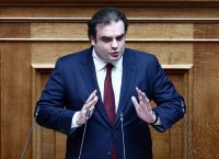 Πιερρακάκης προς εκπαιδευτικούς: Αξιολόγηση ή στέρηση μισθού
