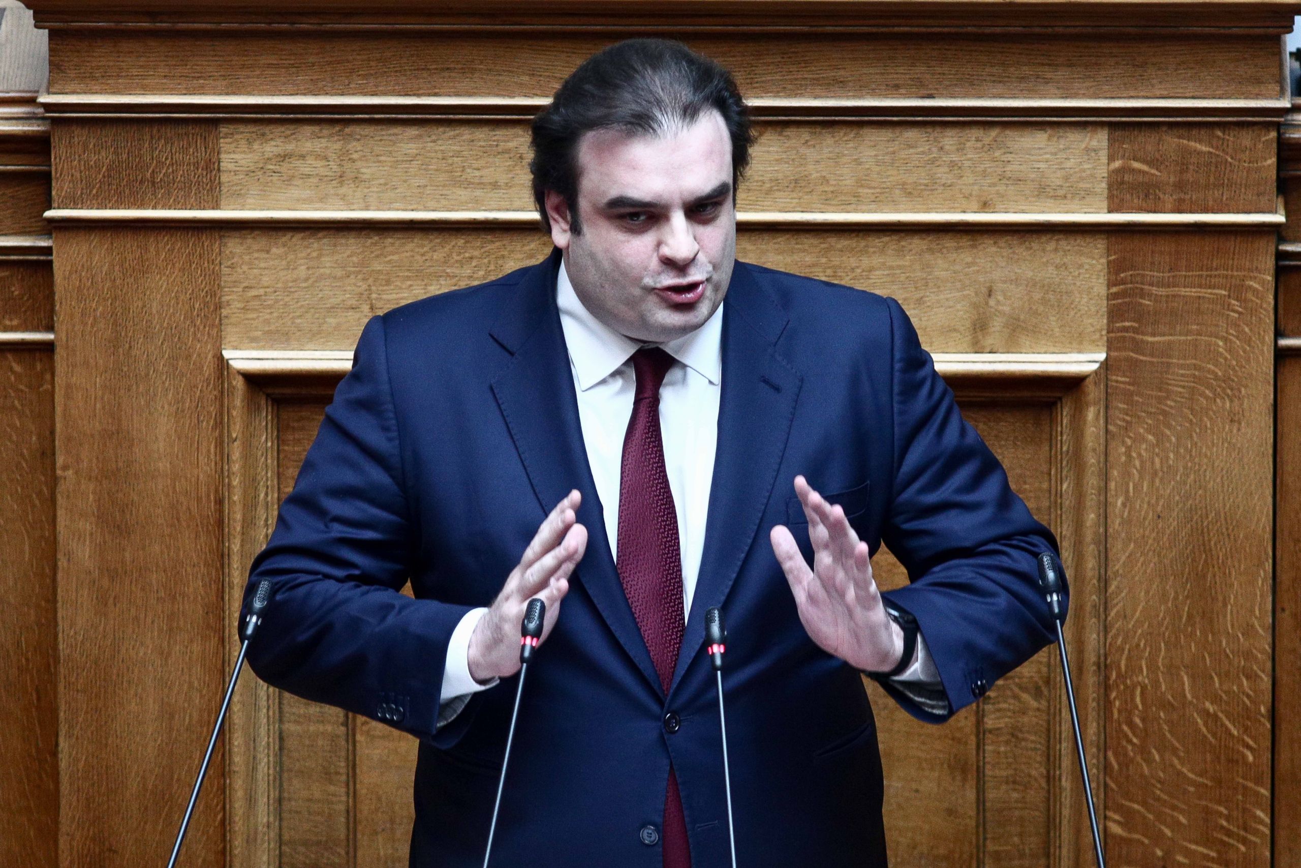 Πιερρακάκης προς εκπαιδευτικούς: Αξιολόγηση ή στέρηση μισθού