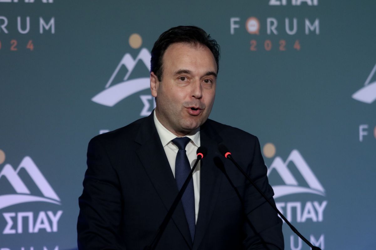 Πώς θα «γκρεμιστούν» οι χρεώσεις για γρήγορο ίντερνετ με οπτική ίνα