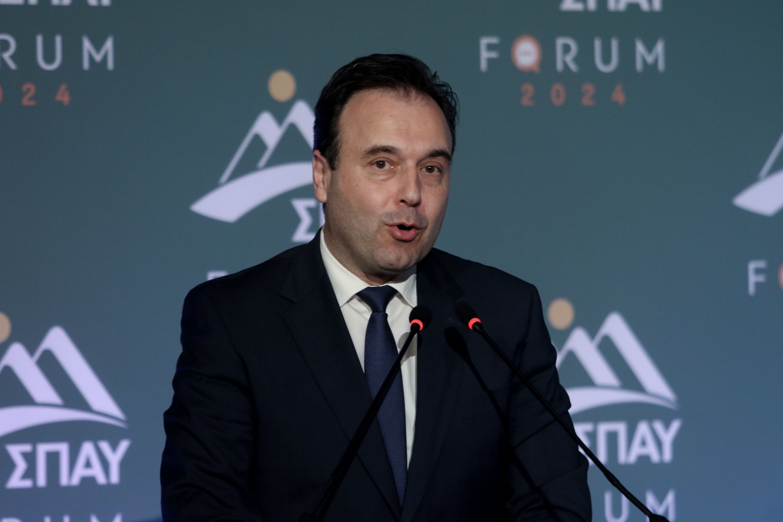 Πώς θα «γκρεμιστούν» οι χρεώσεις για γρήγορο ίντερνετ με οπτική ίνα