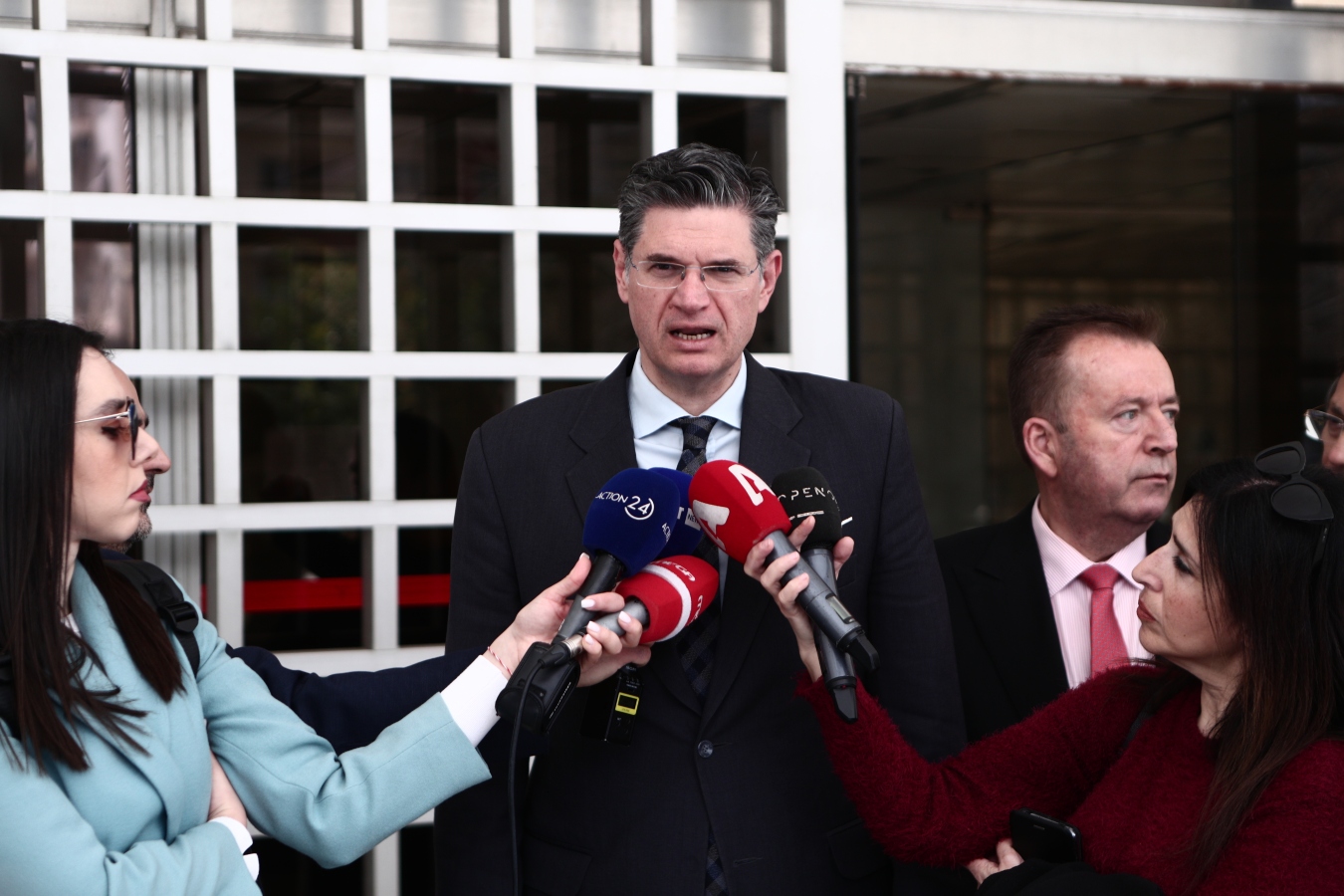 ΣΥΡΙΖΑ: Βουλευτές κατέθεσαν το πόρισμα για τα Τέμπη στην Αδειλίνη