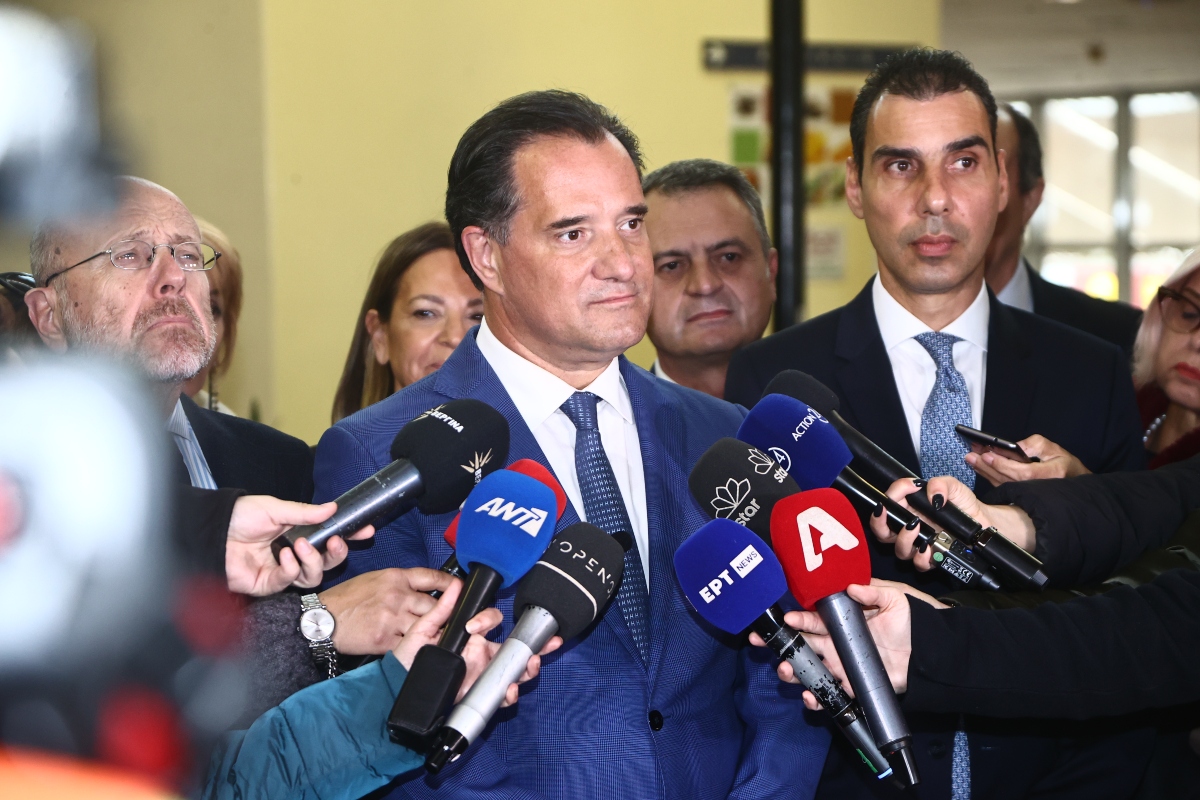 Άδωνις: Παρών στο πρώτο απογευματινό χειρουργείο [vid]