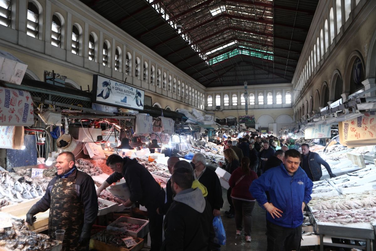 Καθαρά Δευτέρα σούπερ μάρκετ: Το ωράριο λειτουργίας – Τι ισχύει για τη Βαρβάκειο [vid]