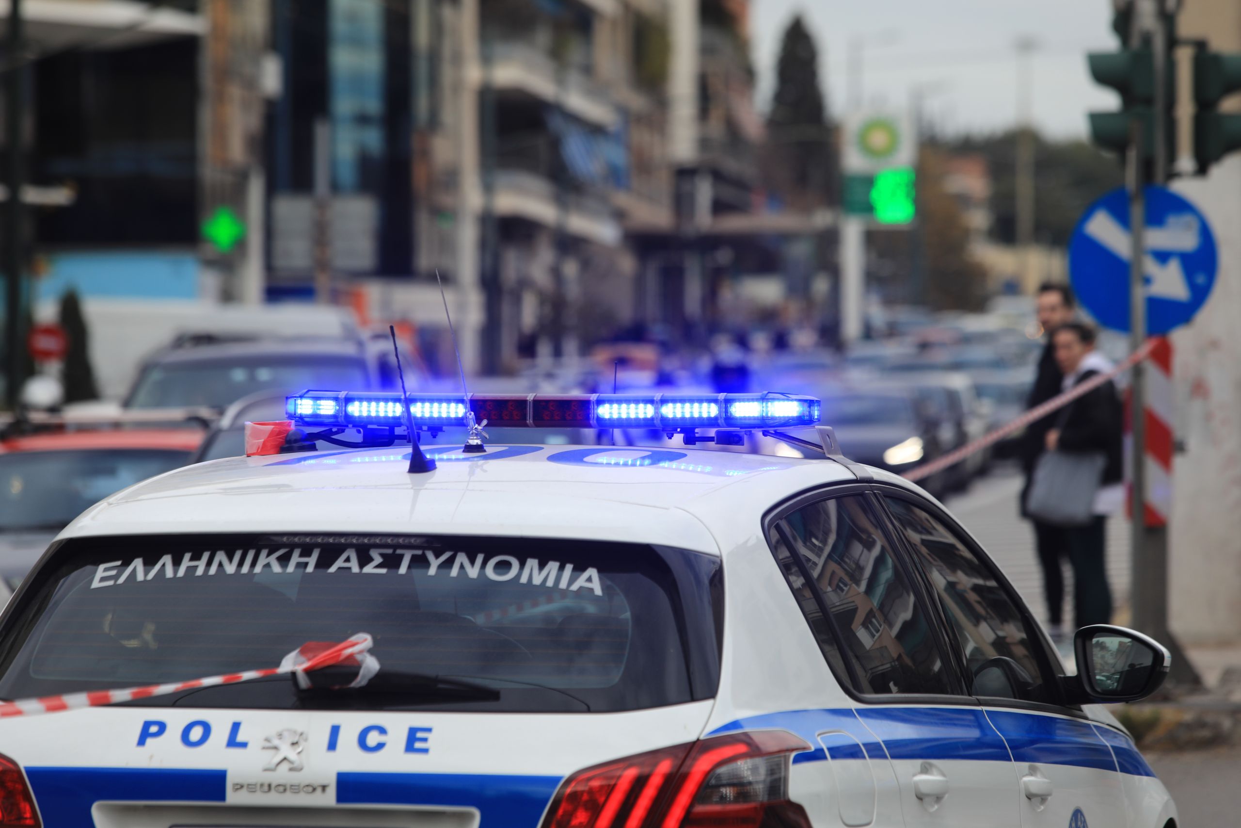 Πατήσια: 19χρονος εισέβαλε σε σχολείο και τραυμάτισε με σφυρί και μαχαίρι έναν μαθητή και τον διευθυντή