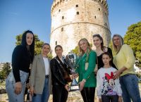 Η ομάδα χάντμπολ γυναικών του ΠΑΟΚ πόζαρε μπροστά στον Λευκό Πύργο
