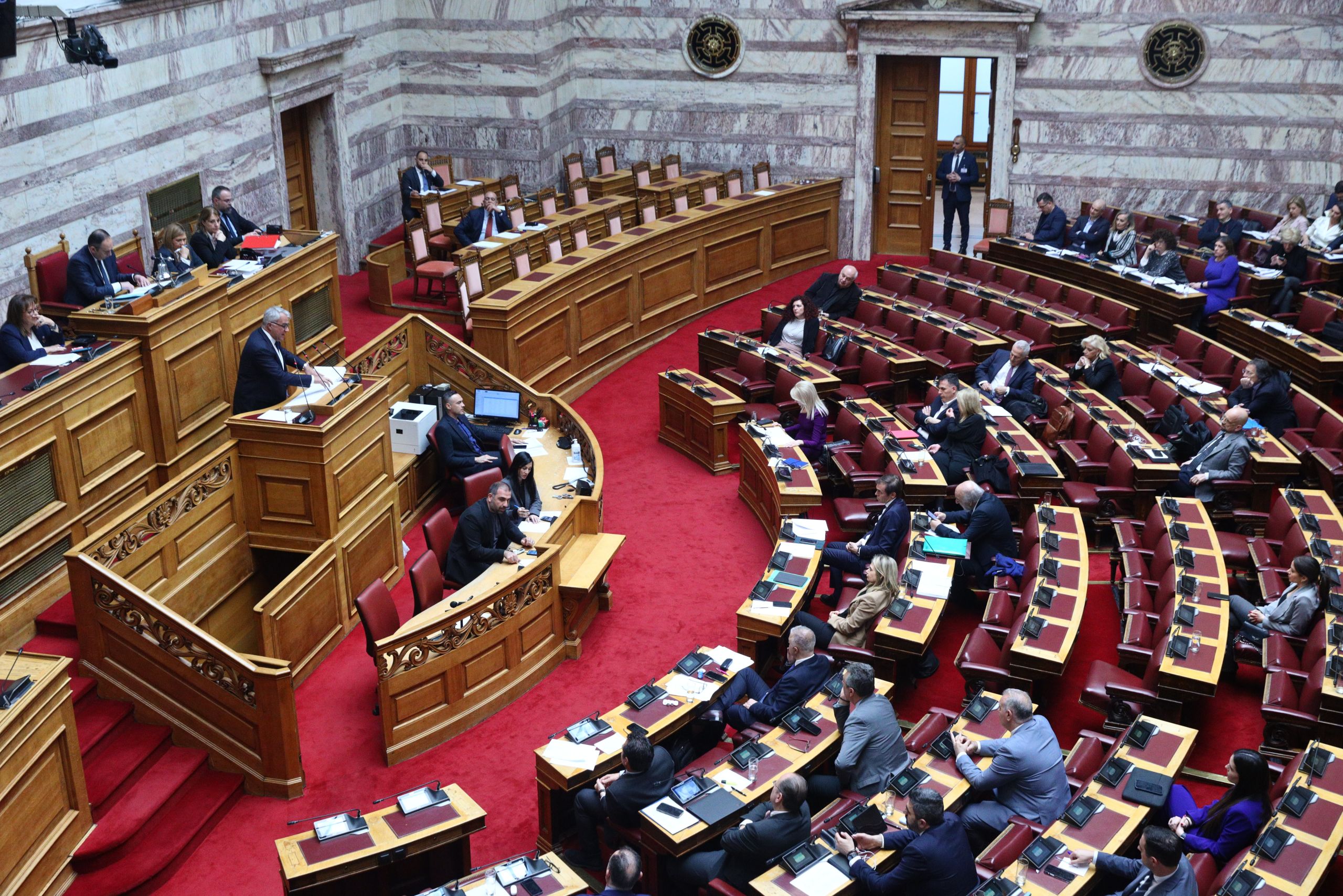 Την Τρίτη σε επιτροπή της Βουλής το νομοσχέδιο Μενδώνη για την ενίσχυση του ελληνόφωνου τραγουδιού
