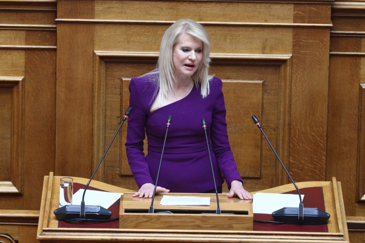 Να παραπεμφθεί ο Κώστας Αχ. Καραμανλής στον φυσικό του δικαστή, ζητεί η Τζάκρη