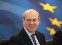 Greek FM Hatzidakis Tells Reuters State to Continue Process of Bank De-Investment
