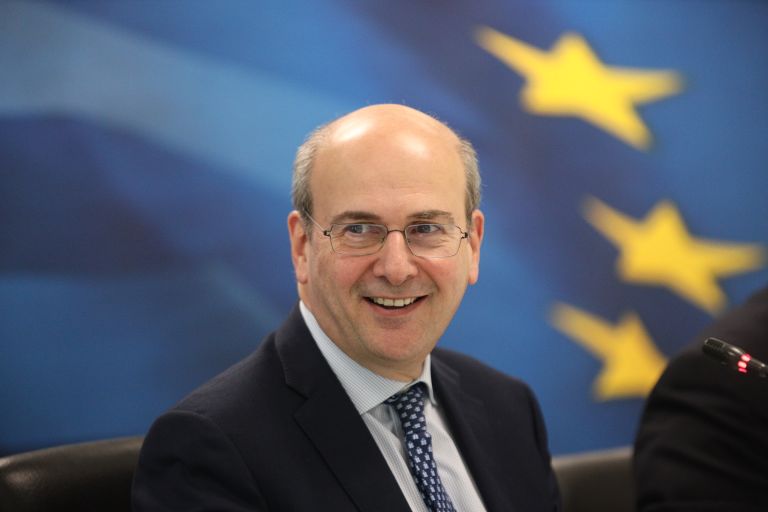 Greek FM Hatzidakis Tells Reuters State to Continue Process of Bank De-Investment