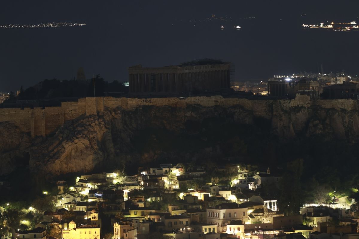 «Ώρα της Γης»: «Βυθίστηκαν» στο σκοτάδι η Ακρόπολη και η Βουλή