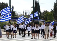 25η Μαρτίου: Παρέλασαν 1.500 μαθητές από 230 σχολεία [vid]