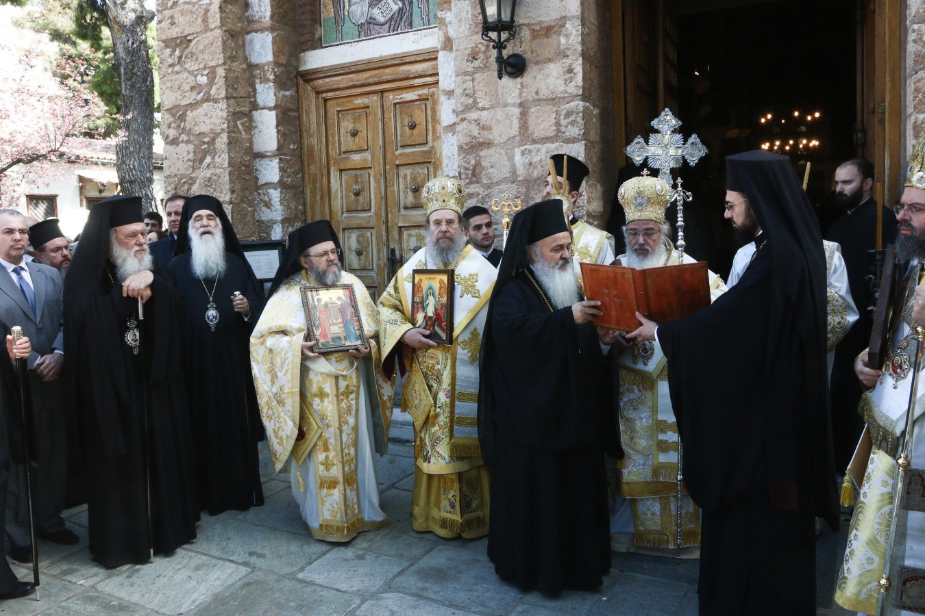 Κυριακή της Ορθοδοξίας: Στη Μονή Πετράκη ο εορτασμός – Χωρίς παρουσία της Σακελλαροπούλου