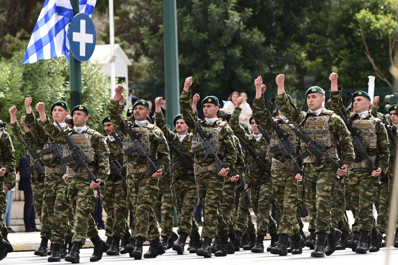 25η Μαρτίου: Εντυπωσίασε η μεγάλη στρατιωτική παρέλαση στην Αθήνα [vid]